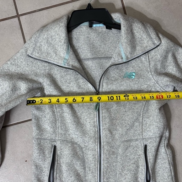 New Balance Women Gray Full Zip Sweater Jacket size petite Small. - Picture 7 of 8